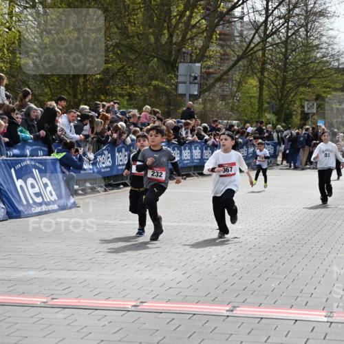 12.04.2026 - 45. Internationalen Wilhelmsburger Insellauf J. Mangold http://msf.ph/oto/9520384 12.04.2026 14:08:44 Ziel 653, 143, 1057, 232, 749, 967, 774 meine-sportfotos.de