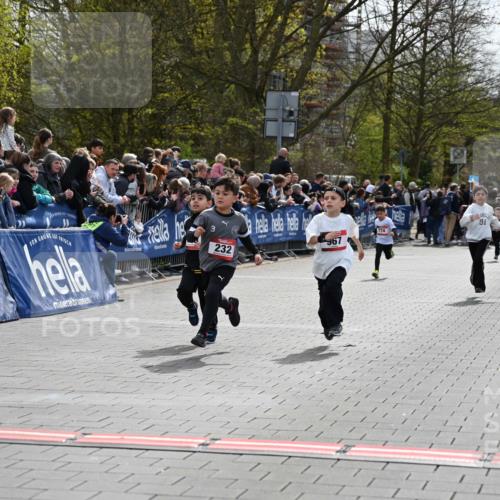 12.04.2026 - 45. Internationalen Wilhelmsburger Insellauf J. Mangold http://msf.ph/oto/9520385 12.04.2026 14:08:44 Ziel 653, 143, 1057, 232, 749, 967, 774 meine-sportfotos.de