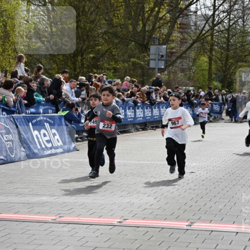 12.04.2026 - 45. Internationalen Wilhelmsburger Insellauf J. Mangold http://msf.ph/oto/9520388 12.04.2026 14:08:44 Ziel 653, 143, 1057, 232, 749, 967, 774 meine-sportfotos.de