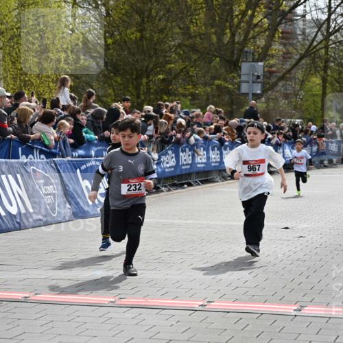 12.04.2026 - 45. Internationalen Wilhelmsburger Insellauf J. Mangold http://msf.ph/oto/9520393 12.04.2026 14:08:44 Ziel 653, 143, 1057, 232, 749, 967, 774 meine-sportfotos.de