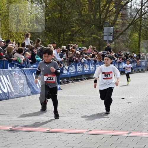 12.04.2026 - 45. Internationalen Wilhelmsburger Insellauf J. Mangold http://msf.ph/oto/9520394 12.04.2026 14:08:44 Ziel 653, 143, 1057, 232, 749, 967, 774 meine-sportfotos.de