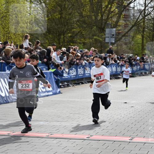 12.04.2026 - 45. Internationalen Wilhelmsburger Insellauf J. Mangold http://msf.ph/oto/9520397 12.04.2026 14:08:45 Ziel 1057, 232, 749, 967, 774 meine-sportfotos.de