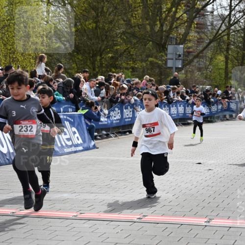 12.04.2026 - 45. Internationalen Wilhelmsburger Insellauf J. Mangold http://msf.ph/oto/9520398 12.04.2026 14:08:45 Ziel 1057, 232, 749, 967, 774 meine-sportfotos.de
