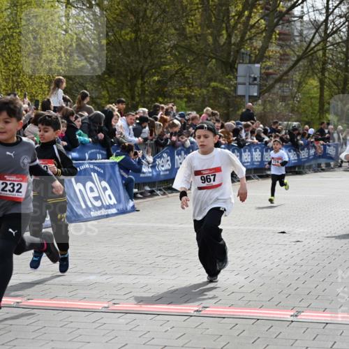 12.04.2026 - 45. Internationalen Wilhelmsburger Insellauf J. Mangold http://msf.ph/oto/9520399 12.04.2026 14:08:45 Ziel 1057, 232, 749, 967, 774 meine-sportfotos.de