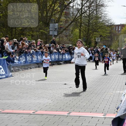 12.04.2026 - 45. Internationalen Wilhelmsburger Insellauf J. Mangold http://msf.ph/oto/9520400 12.04.2026 14:08:46 Ziel 1057, 232, 749, 967, 774, 919 meine-sportfotos.de