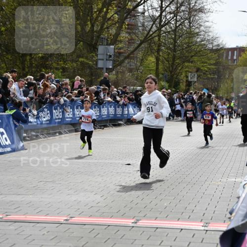 12.04.2026 - 45. Internationalen Wilhelmsburger Insellauf J. Mangold http://msf.ph/oto/9520401 12.04.2026 14:08:46 Ziel 1057, 232, 749, 967, 774, 919 meine-sportfotos.de