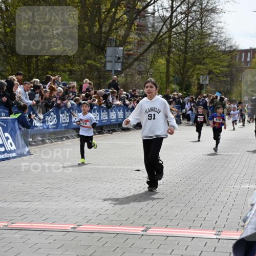 12.04.2026 - 45. Internationalen Wilhelmsburger Insellauf J. Mangold http://msf.ph/oto/9520403 12.04.2026 14:08:46 Ziel 1057, 232, 749, 967, 774, 919 meine-sportfotos.de