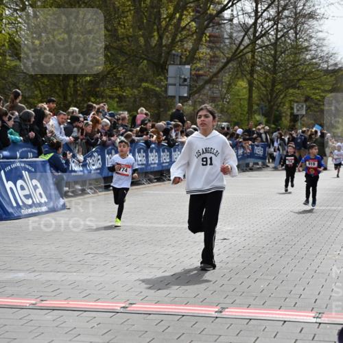 12.04.2026 - 45. Internationalen Wilhelmsburger Insellauf J. Mangold http://msf.ph/oto/9520406 12.04.2026 14:08:46 Ziel 1057, 232, 749, 967, 774, 919 meine-sportfotos.de