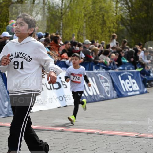 12.04.2026 - 45. Internationalen Wilhelmsburger Insellauf J. Mangold http://msf.ph/oto/9520411 12.04.2026 14:08:48 Ziel 232, 749, 967, 774, 919, 754 meine-sportfotos.de