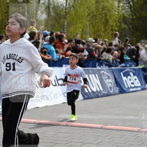 12.04.2026 - 45. Internationalen Wilhelmsburger Insellauf J. Mangold http://msf.ph/oto/9520412 12.04.2026 14:08:48 Ziel 232, 749, 967, 774, 919, 754 meine-sportfotos.de