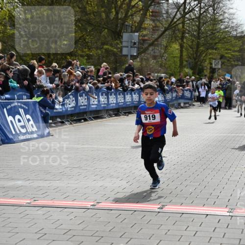 12.04.2026 - 45. Internationalen Wilhelmsburger Insellauf J. Mangold http://msf.ph/oto/9520417 12.04.2026 14:08:50 Ziel 774, 919, 754 meine-sportfotos.de