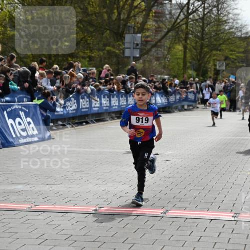 12.04.2026 - 45. Internationalen Wilhelmsburger Insellauf J. Mangold http://msf.ph/oto/9520419 12.04.2026 14:08:50 Ziel 774, 919, 754 meine-sportfotos.de