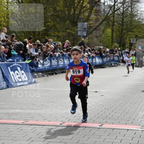 12.04.2026 - 45. Internationalen Wilhelmsburger Insellauf J. Mangold http://msf.ph/oto/9520421 12.04.2026 14:08:50 Ziel 774, 919, 754 meine-sportfotos.de