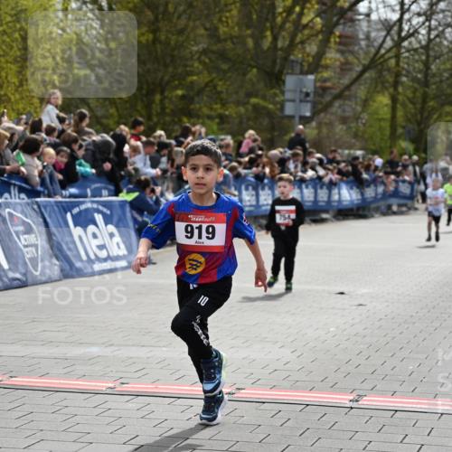 12.04.2026 - 45. Internationalen Wilhelmsburger Insellauf J. Mangold http://msf.ph/oto/9520425 12.04.2026 14:08:50 Ziel 774, 919, 754 meine-sportfotos.de