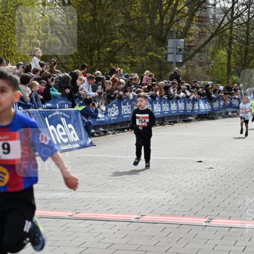 12.04.2026 - 45. Internationalen Wilhelmsburger Insellauf J. Mangold http://msf.ph/oto/9520426 12.04.2026 14:08:51 Ziel 774, 919, 754 meine-sportfotos.de