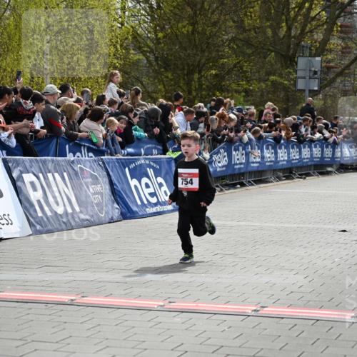12.04.2026 - 45. Internationalen Wilhelmsburger Insellauf J. Mangold http://msf.ph/oto/9520435 12.04.2026 14:08:52 Ziel 774, 919, 754, 211, 711, 530 meine-sportfotos.de
