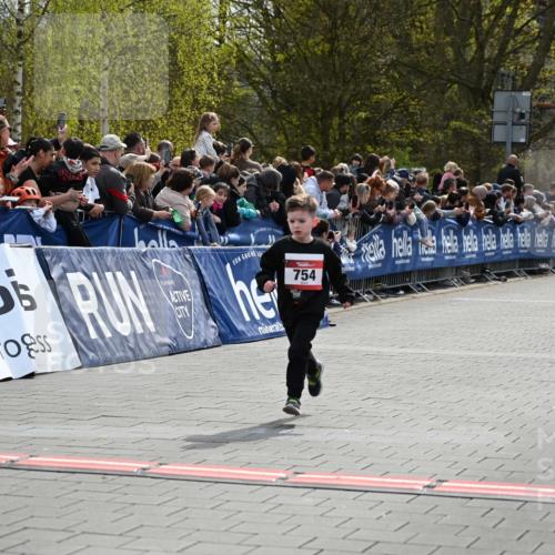 12.04.2026 - 45. Internationalen Wilhelmsburger Insellauf J. Mangold http://msf.ph/oto/9520437 12.04.2026 14:08:52 Ziel 774, 919, 754, 211, 711, 530 meine-sportfotos.de