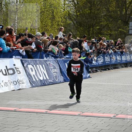 12.04.2026 - 45. Internationalen Wilhelmsburger Insellauf J. Mangold http://msf.ph/oto/9520439 12.04.2026 14:08:52 Ziel 774, 919, 754, 211, 711, 530 meine-sportfotos.de