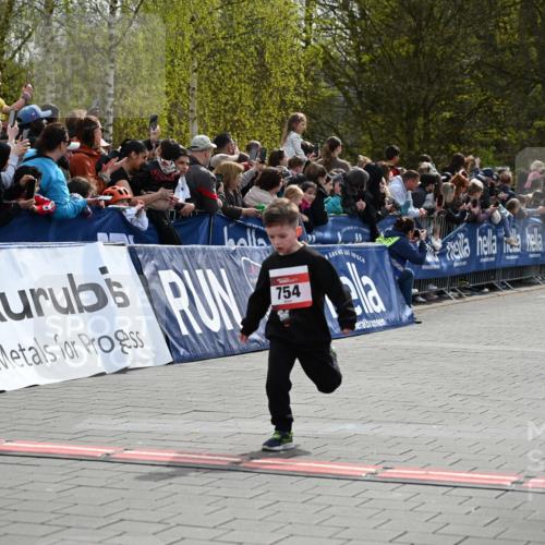 12.04.2026 - 45. Internationalen Wilhelmsburger Insellauf J. Mangold http://msf.ph/oto/9520442 12.04.2026 14:08:52 Ziel 774, 919, 754, 211, 711, 530 meine-sportfotos.de