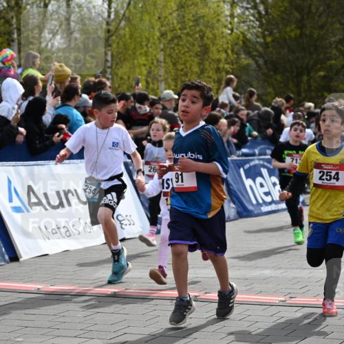 12.04.2026 - 45. Internationalen Wilhelmsburger Insellauf J. Mangold http://msf.ph/oto/9520458 12.04.2026 14:09:00 Ziel 211, 711, 530, 91, 254, 1506, 266, 713, 547, 762, 281, 928 meine-sportfotos.de