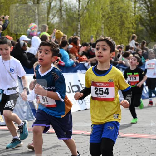 12.04.2026 - 45. Internationalen Wilhelmsburger Insellauf J. Mangold http://msf.ph/oto/9520465 12.04.2026 14:09:00 Ziel 211, 711, 530, 91, 254, 1506, 266, 713, 547, 762, 281, 928 meine-sportfotos.de