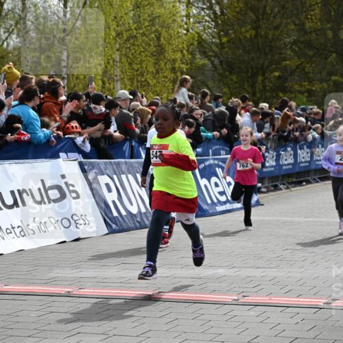 12.04.2026 - 45. Internationalen Wilhelmsburger Insellauf J. Mangold http://msf.ph/oto/9520473 12.04.2026 14:09:02 Ziel 91, 254, 1506, 266, 713, 547, 762, 281, 928, 953, 614, 235 meine-sportfotos.de