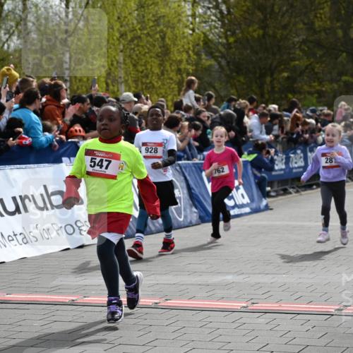 12.04.2026 - 45. Internationalen Wilhelmsburger Insellauf J. Mangold http://msf.ph/oto/9520477 12.04.2026 14:09:02 Ziel 91, 254, 1506, 266, 713, 547, 762, 281, 928, 953, 614, 235 meine-sportfotos.de