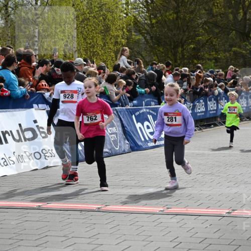 12.04.2026 - 45. Internationalen Wilhelmsburger Insellauf J. Mangold http://msf.ph/oto/9520482 12.04.2026 14:09:03 Ziel 91, 254, 1506, 266, 713, 547, 762, 281, 928, 953, 614, 235 meine-sportfotos.de