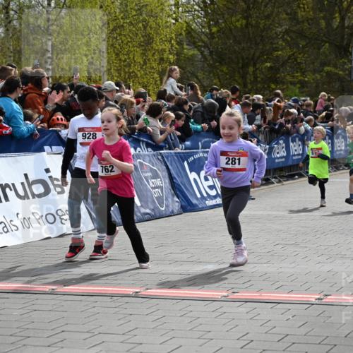 12.04.2026 - 45. Internationalen Wilhelmsburger Insellauf J. Mangold http://msf.ph/oto/9520483 12.04.2026 14:09:03 Ziel 91, 254, 1506, 266, 713, 547, 762, 281, 928, 953, 614, 235 meine-sportfotos.de