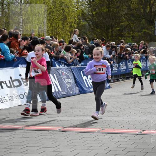 12.04.2026 - 45. Internationalen Wilhelmsburger Insellauf J. Mangold http://msf.ph/oto/9520484 12.04.2026 14:09:03 Ziel 91, 254, 1506, 266, 713, 547, 762, 281, 928, 953, 614, 235 meine-sportfotos.de