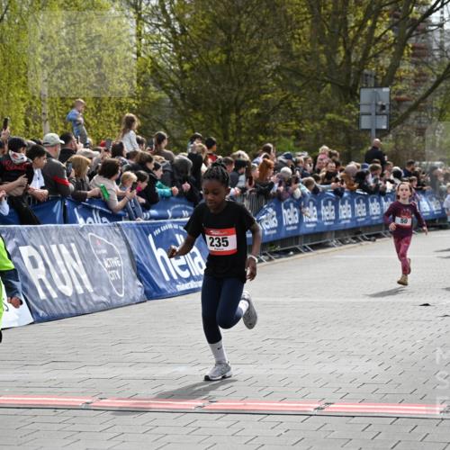 12.04.2026 - 45. Internationalen Wilhelmsburger Insellauf J. Mangold http://msf.ph/oto/9520489 12.04.2026 14:09:06 Ziel 762, 281, 928, 953, 614, 235, 50, 256 meine-sportfotos.de