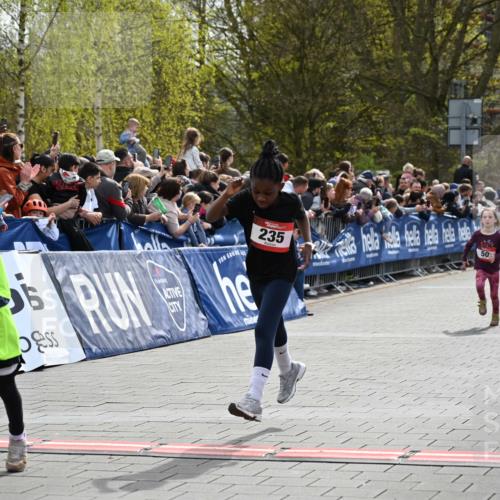 12.04.2026 - 45. Internationalen Wilhelmsburger Insellauf J. Mangold http://msf.ph/oto/9520491 12.04.2026 14:09:06 Ziel 762, 281, 928, 953, 614, 235, 50, 256 meine-sportfotos.de