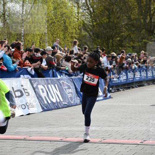 12.04.2026 - 45. Internationalen Wilhelmsburger Insellauf J. Mangold http://msf.ph/oto/9520493 12.04.2026 14:09:07 Ziel 762, 281, 928, 953, 614, 235, 50, 256, 214, 939, 274 meine-sportfotos.de