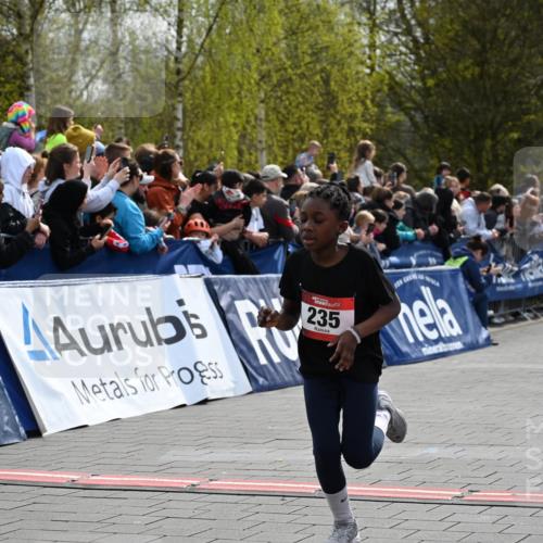 12.04.2026 - 45. Internationalen Wilhelmsburger Insellauf J. Mangold http://msf.ph/oto/9520498 12.04.2026 14:09:07 Ziel 762, 281, 928, 953, 614, 235, 50, 256, 214, 939, 274 meine-sportfotos.de