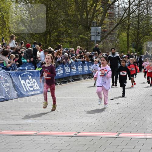 12.04.2026 - 45. Internationalen Wilhelmsburger Insellauf J. Mangold http://msf.ph/oto/9520504 12.04.2026 14:09:08 Ziel 928, 953, 614, 235, 50, 256, 214, 939, 274, 191, 1075 meine-sportfotos.de