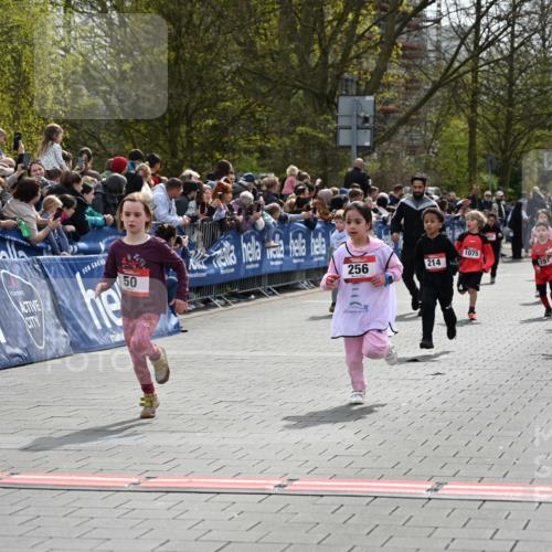12.04.2026 - 45. Internationalen Wilhelmsburger Insellauf J. Mangold http://msf.ph/oto/9520507 12.04.2026 14:09:08 Ziel 928, 953, 614, 235, 50, 256, 214, 939, 274, 191, 1075 meine-sportfotos.de