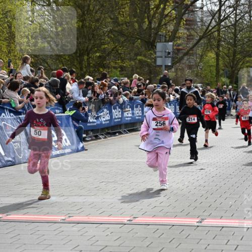 12.04.2026 - 45. Internationalen Wilhelmsburger Insellauf J. Mangold http://msf.ph/oto/9520510 12.04.2026 14:09:09 Ziel 953, 614, 235, 50, 256, 214, 939, 274, 191, 1075, 52, 247 meine-sportfotos.de