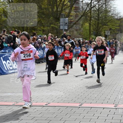 12.04.2026 - 45. Internationalen Wilhelmsburger Insellauf J. Mangold http://msf.ph/oto/9520519 12.04.2026 14:09:10 Ziel 614, 235, 50, 256, 214, 939, 274, 191, 1075, 52, 247, 453, 273 meine-sportfotos.de