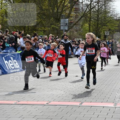 12.04.2026 - 45. Internationalen Wilhelmsburger Insellauf J. Mangold http://msf.ph/oto/9520521 12.04.2026 14:09:10 Ziel 614, 235, 50, 256, 214, 939, 274, 191, 1075, 52, 247, 453, 273 meine-sportfotos.de