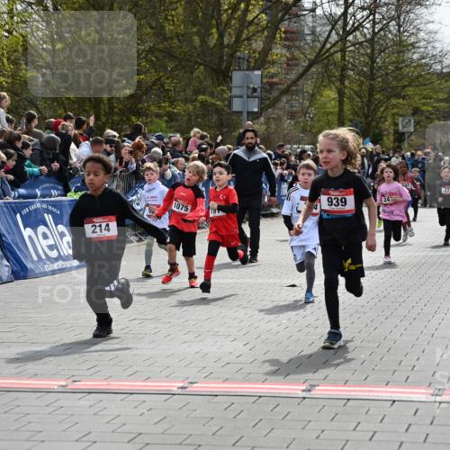 12.04.2026 - 45. Internationalen Wilhelmsburger Insellauf J. Mangold http://msf.ph/oto/9520522 12.04.2026 14:09:10 Ziel 614, 235, 50, 256, 214, 939, 274, 191, 1075, 52, 247, 453, 273 meine-sportfotos.de