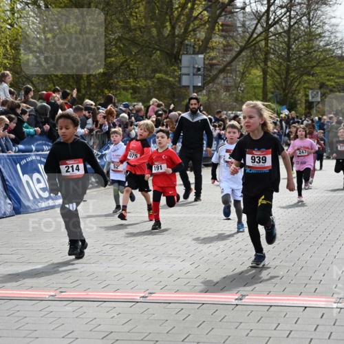 12.04.2026 - 45. Internationalen Wilhelmsburger Insellauf J. Mangold http://msf.ph/oto/9520523 12.04.2026 14:09:10 Ziel 614, 235, 50, 256, 214, 939, 274, 191, 1075, 52, 247, 453, 273 meine-sportfotos.de
