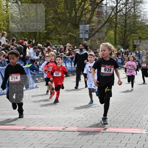 12.04.2026 - 45. Internationalen Wilhelmsburger Insellauf J. Mangold http://msf.ph/oto/9520526 12.04.2026 14:09:11 Ziel 50, 256, 214, 939, 274, 191, 1075, 52, 247, 453, 273, 955 meine-sportfotos.de