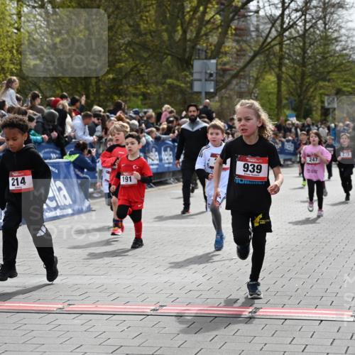 12.04.2026 - 45. Internationalen Wilhelmsburger Insellauf J. Mangold http://msf.ph/oto/9520527 12.04.2026 14:09:11 Ziel 50, 256, 214, 939, 274, 191, 1075, 52, 247, 453, 273, 955 meine-sportfotos.de