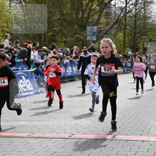 12.04.2026 - 45. Internationalen Wilhelmsburger Insellauf J. Mangold http://msf.ph/oto/9520528 12.04.2026 14:09:11 Ziel 50, 256, 214, 939, 274, 191, 1075, 52, 247, 453, 273, 955 meine-sportfotos.de
