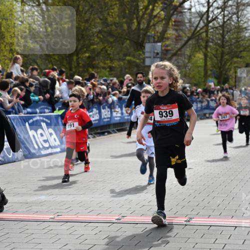 12.04.2026 - 45. Internationalen Wilhelmsburger Insellauf J. Mangold http://msf.ph/oto/9520530 12.04.2026 14:09:11 Ziel 50, 256, 214, 939, 274, 191, 1075, 52, 247, 453, 273, 955 meine-sportfotos.de