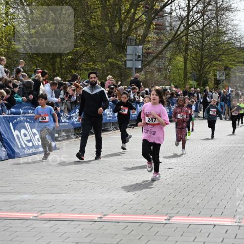 12.04.2026 - 45. Internationalen Wilhelmsburger Insellauf J. Mangold http://msf.ph/oto/9520533 12.04.2026 14:09:13 Ziel 50, 256, 214, 939, 274, 191, 1075, 52, 247, 453, 273, 955, 786 meine-sportfotos.de