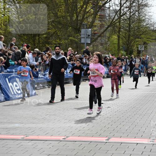 12.04.2026 - 45. Internationalen Wilhelmsburger Insellauf J. Mangold http://msf.ph/oto/9520534 12.04.2026 14:09:13 Ziel 50, 256, 214, 939, 274, 191, 1075, 52, 247, 453, 273, 955, 786 meine-sportfotos.de