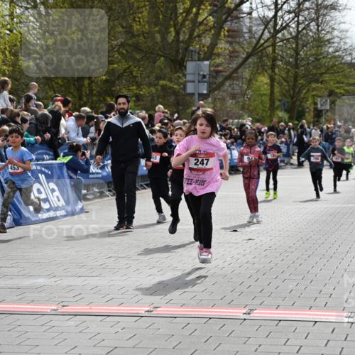 12.04.2026 - 45. Internationalen Wilhelmsburger Insellauf J. Mangold http://msf.ph/oto/9520538 12.04.2026 14:09:13 Ziel 50, 256, 214, 939, 274, 191, 1075, 52, 247, 453, 273, 955, 786 meine-sportfotos.de