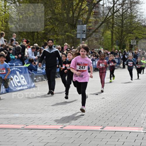 12.04.2026 - 45. Internationalen Wilhelmsburger Insellauf J. Mangold http://msf.ph/oto/9520539 12.04.2026 14:09:13 Ziel 50, 256, 214, 939, 274, 191, 1075, 52, 247, 453, 273, 955, 786 meine-sportfotos.de