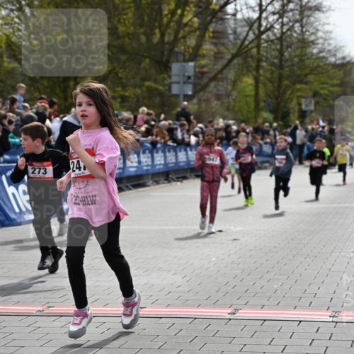 12.04.2026 - 45. Internationalen Wilhelmsburger Insellauf J. Mangold http://msf.ph/oto/9520543 12.04.2026 14:09:14 Ziel 214, 939, 274, 191, 1075, 52, 247, 453, 273, 955, 786, 947, 180 meine-sportfotos.de